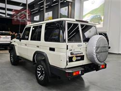 Toyota Land Cruiser 76